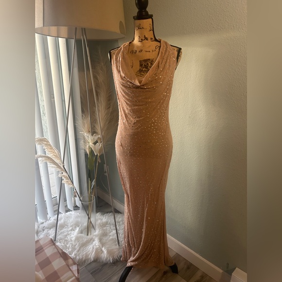 Elegant Sparkling Evening Gown - Picture 2 of 4